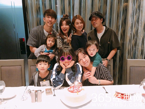 贾静雯为梧桐妹庆生，母女俩似姐妹