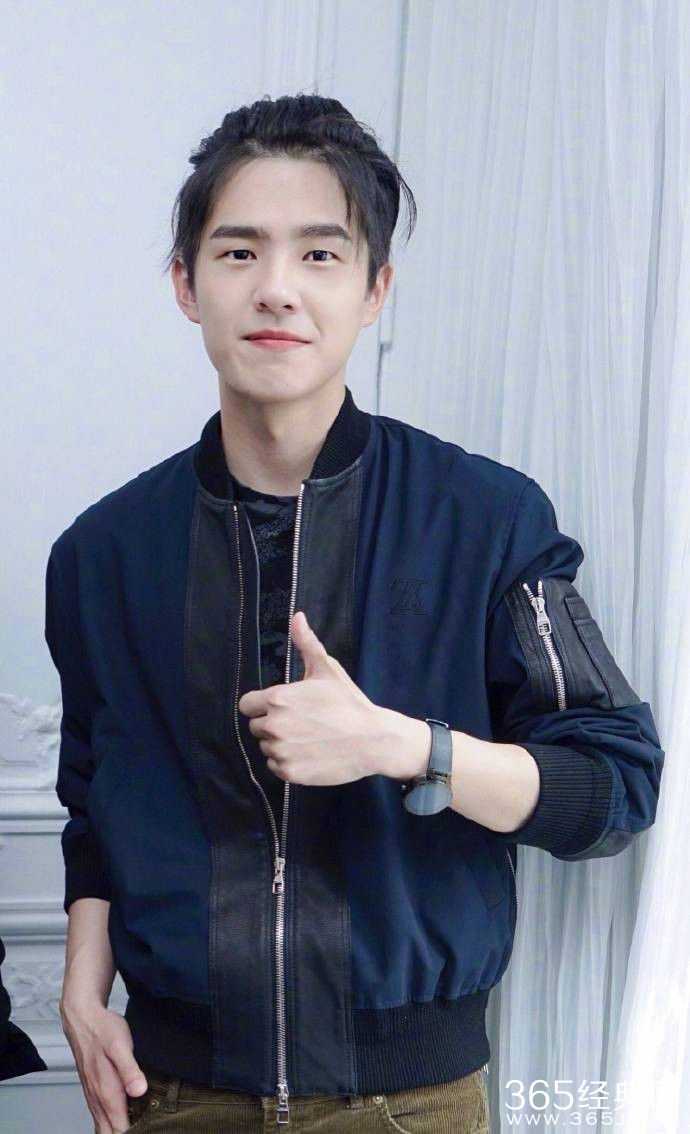 刘昊然长发造型曝光，男人味十足