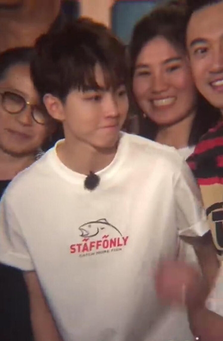 《中餐厅2》宣布杀青，王俊凯不舍落泪