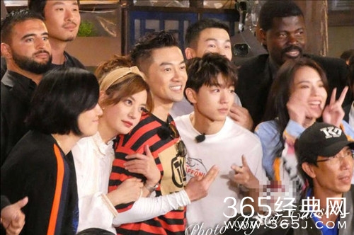 《中餐厅2》宣布杀青，王俊凯不舍落泪