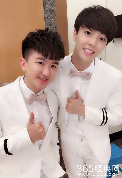 张大大晒与陈立农合照，网友：这美颜开的