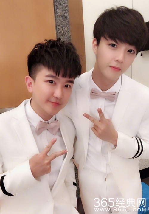 张大大晒与陈立农合照，网友：这美颜开的