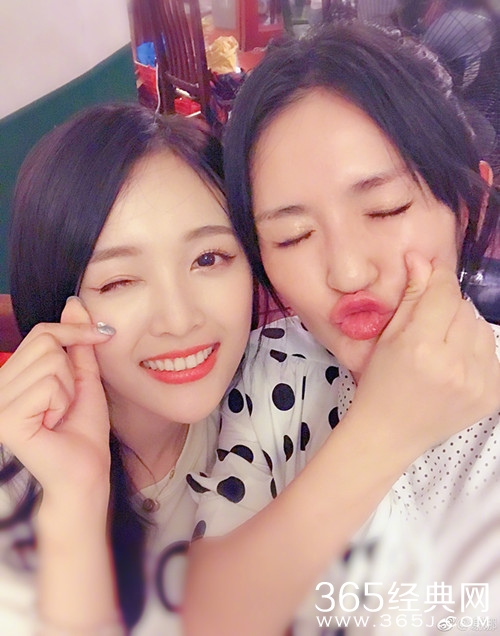 谢娜晒与吴宣仪合影，网友：又有徒弟了