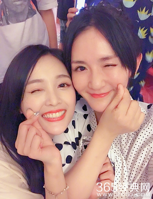 谢娜晒与吴宣仪合影，网友：又有徒弟了