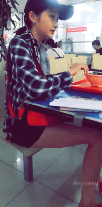 偶遇关晓彤，称比电视上好看多了