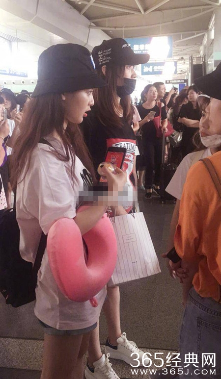 杨超越手机屏保曝光，竟是个财迷?