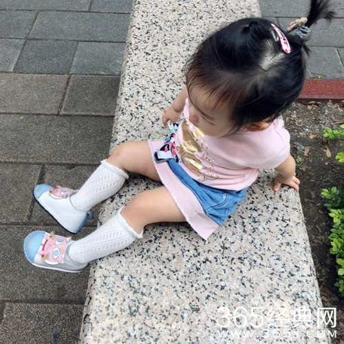 伊能静感性发文为小米粒庆生：谢谢你选我做妈妈