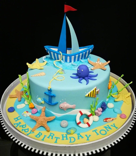 刘嘉玲为梁朝伟庆生，蛋糕相当用心