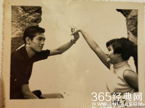 陈伟霆晒父母旧照，网友：原来是遗传