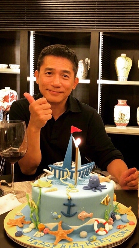 刘嘉玲为梁朝伟庆生，蛋糕相当用心