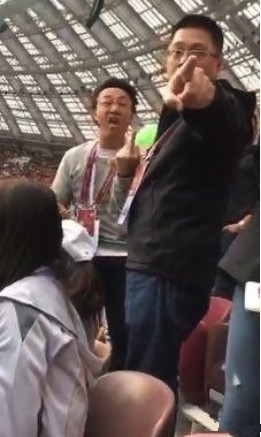 陈奕迅承认世界杯竖中指 坦言自己没忍住