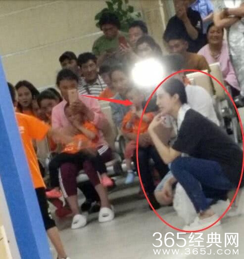 范冰冰探望生病儿童 是真慈善还是博眼球