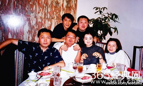 《唐伯虎点秋香》导演曝旧照 巩俐周星驰引回忆杀