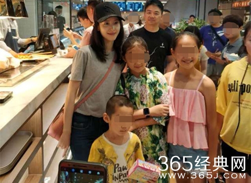 章泽天素颜逛超市