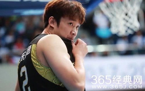 丁彦雨航右膝受伤 表示即便吃止疼药也要打NBA