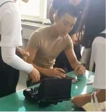 贾乃亮近照曝光