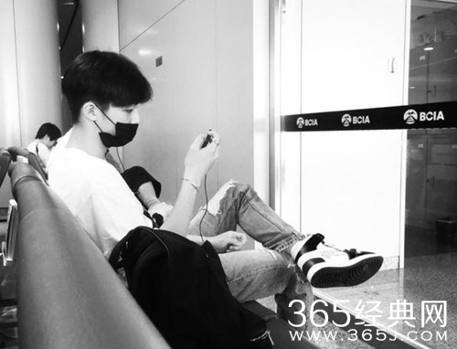 网友偶遇陈立农求信息