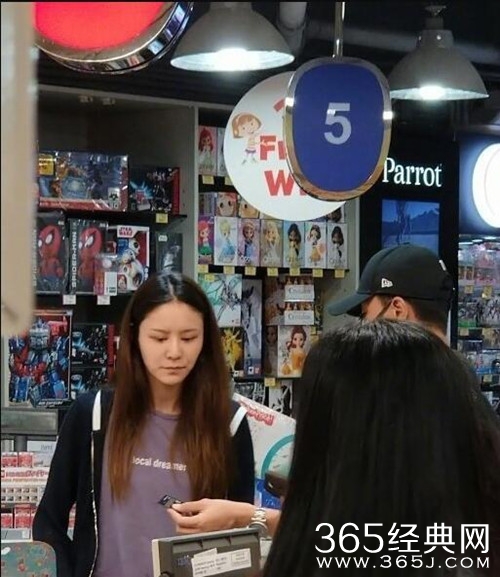 林峯同框张馨月