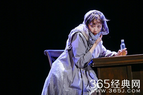 关晓彤期末汇报 挑战俄罗斯名著《复活》经典片段