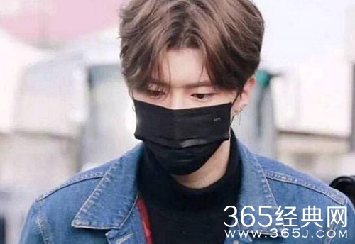 医院偶遇范丞丞 看起来十分的虚弱