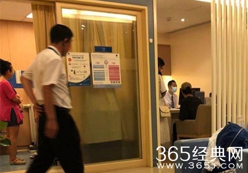 医院偶遇范丞丞 因公司助理失职导致生病