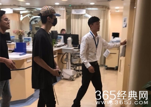 医院偶遇范丞丞 因公司助理失职导致生病