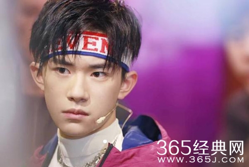 易烊千玺晒通知书