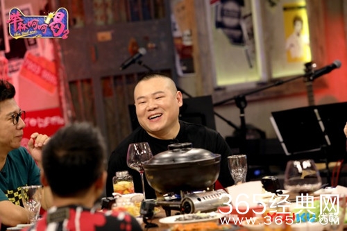 举杯呵呵喝2岳云鹏自曝遭遇恐怖合影，有些莫名其妙！