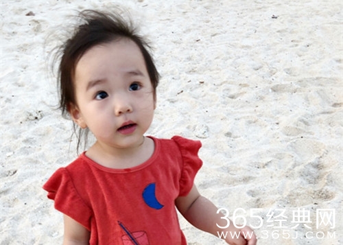 疑似董璇小号曝光 记录了女儿小酒窝的日常