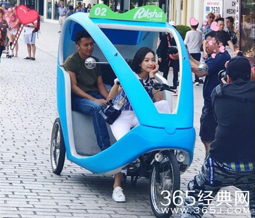 锋味2018宋茜录制节目，化身吃货的她吃的不亦乐乎！