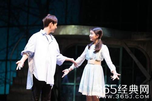 何炅多多话剧彩排 黄磊孙莉发文感慨万千