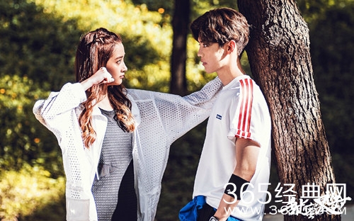 关晓彤爸爸晒与鹿晗合影 疑似辟谣鹿晗关晓彤分手传闻