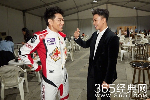 释小龙林志颖24年再同框 网友：你已长大，他还未老