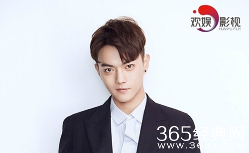 许凯被曝家暴出轨 许凯方声明：假的