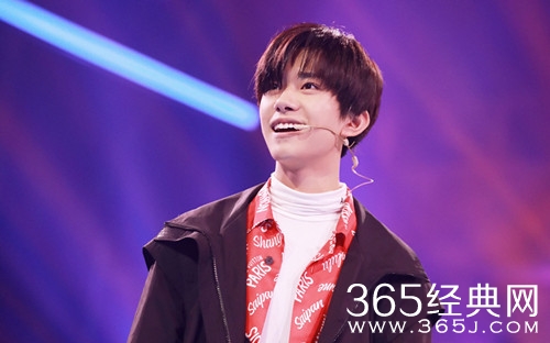 易烊千玺吻戏献周冬雨 这部电影吻戏是个加分项