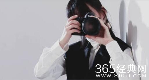 周笔畅上幻乐之城，表演一个有特殊病症的人