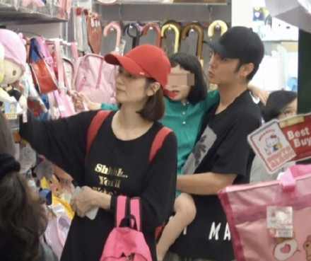 张丹峰一家风波后首现身 心情一点没受影响