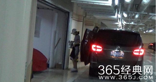 曝赵丽颖停工怀孕三个月 陪伴左右的是冯绍峰