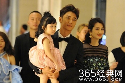 张丹峰一家风波后首现身 心情一点没受影响