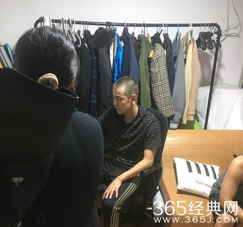 纪凌尘渣男风波后录制我家那小子，很憔悴