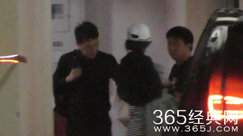 曝赵丽颖停工怀孕三个月 陪伴左右的是冯绍峰