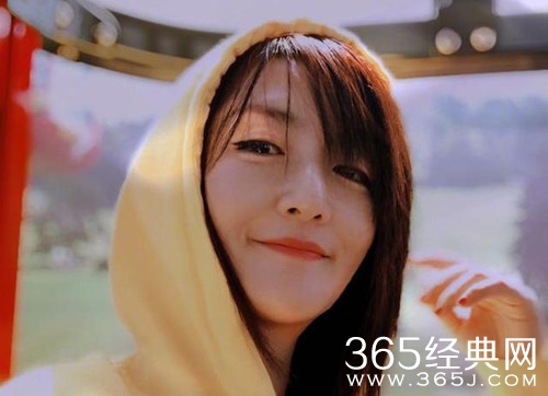 谢娜晒缆车自拍 网友：很美很少女