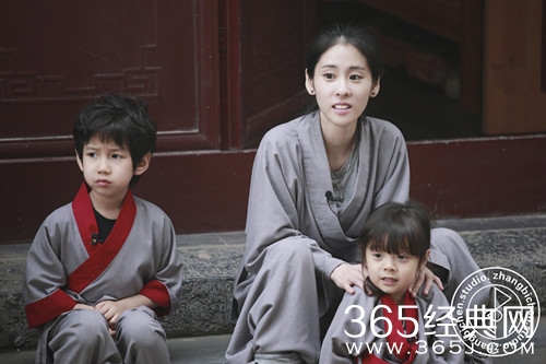 放开我北鼻第3季张碧晨，化身宇宙阿姨带小孩