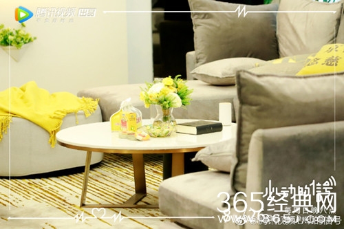 心动的信号，一档满屏散发粉红色气泡的综艺