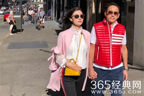 李嘉欣夫妻甜蜜出游 这个举动疑似有喜