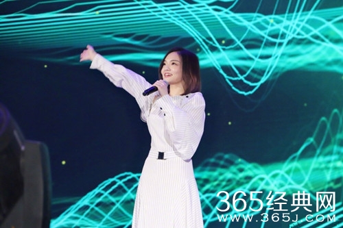 徐佳莹宣布结婚 被疑是否双喜临门 她这样回应