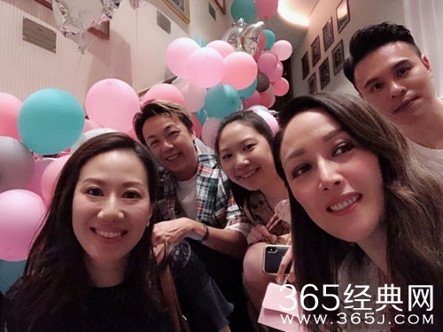 熊黛林为双胞胎女儿办百日宴 众多好友到场祝福