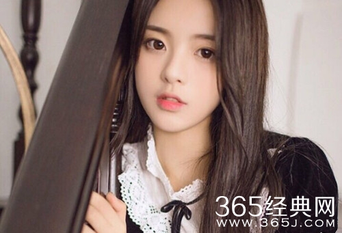 王思聪调侃杨超越 配图才是最大亮点