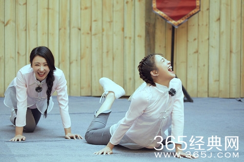 勇敢的世界鬼鬼吴映洁出场，带来惊艳蜥蜴舞