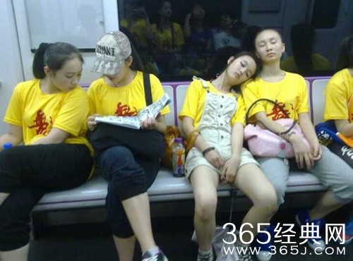 吴宣仪小号疑似曝光 早年的画风很是中二